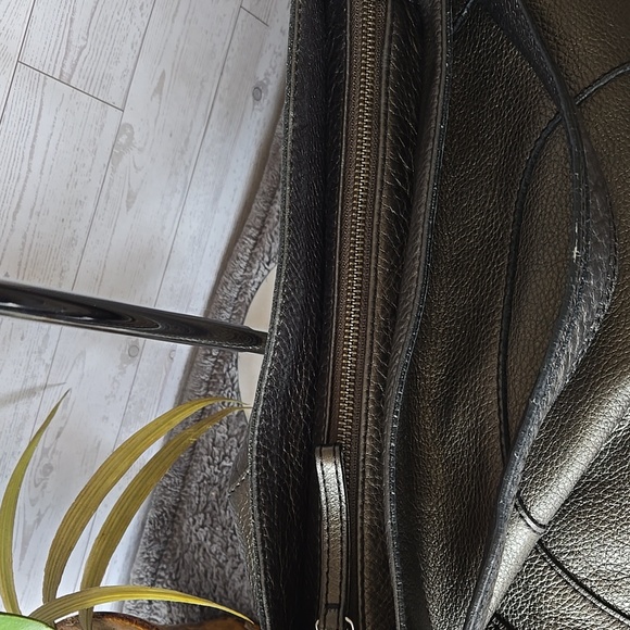 Banana Republic Metallic Leather Hobo Bag - Picture 4 of 8